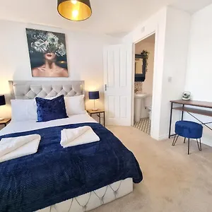 https://spacious-3-bed-house-free-parking.cambridgehotelsuk.com