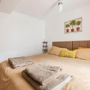 Comfortable Flat Close To The Apartment