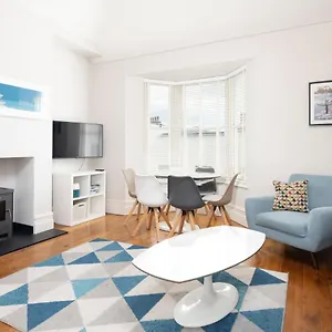 Spacious Sillwood Street - Apartment